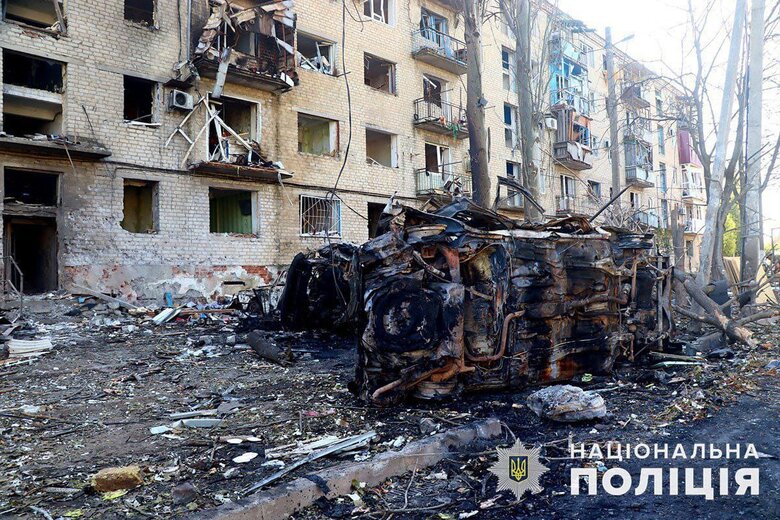 Ракетний удар по Кураховому: зруйновано двоповерхівку, пошкоджено понад 20 будинків 04