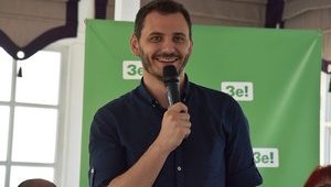Егор Чернев: "Думаю, что скандал "уже как в России" с продажей сим-карт по паспорту выгоден серым импортерам телефонов"