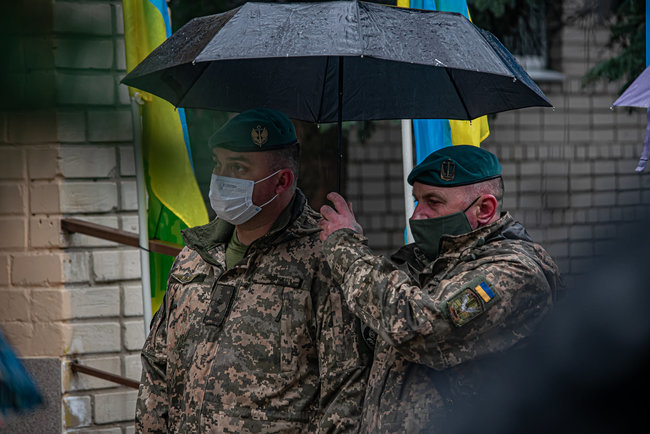 Меморіальну дошку морпіху 36-ї ОБрМП Михайлу Старостіну відкрили на Херсонщині 09