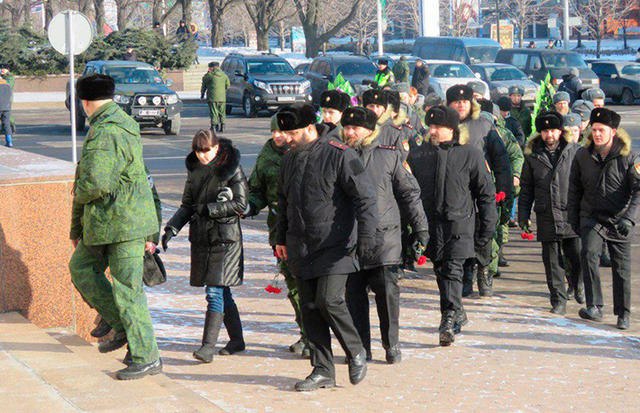 Donetsk, Makiivka, Horlivka residents driven outside in frost for Givi's funeral 02