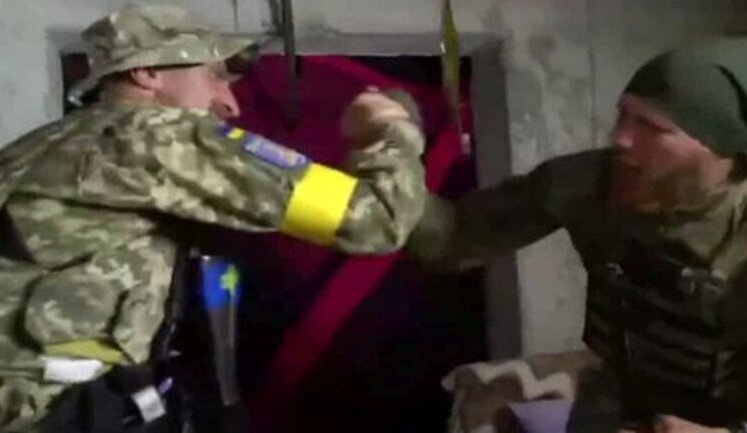 Українські бійці на передовій вболівають за футбольну збірну в матчі з шотландцями. ВIДЕО