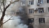 РФ вдарила по адмінбудівлі в Херсоні: є загибла