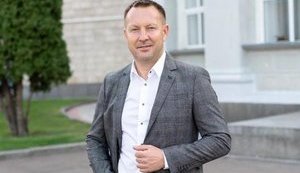 "Я пішов кандидатом від "Слуги народу" та підтримую Віктора Євпака, щоб не дати Бондаренку висунути зручних опонентів", - кандидат у мери Черкас Віталій Ільченко