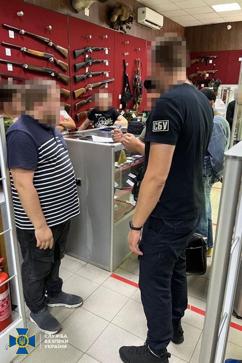 У Києві відому мережу Воєнторг ДіСі підозрюють у розкраданні військової амуніції та набоїв для НГУ на понад 8 млн грн, - СБУ 01