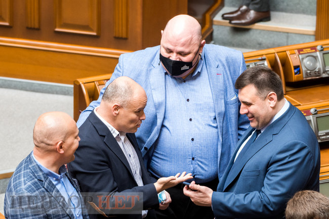 Присяга Аксенова под крики Ганьба!, беседа Власенко и Шуфрича, сообщение Шахову: Сергуня камасутру забрать? Или будешь изучать?, - работа ВР 19 мая 28