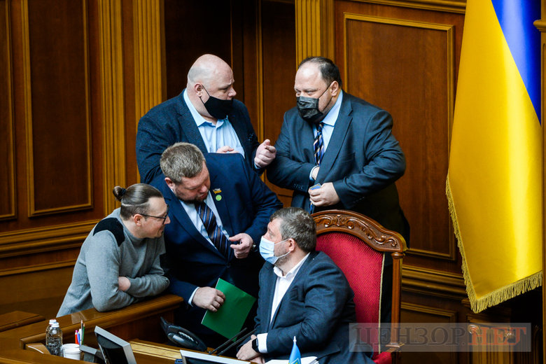 Рассказ Культенко Новинскому, Трухину и Кузьминых, приглашение Бондарь на вечеринку при свечах и сообщение Котик, дай деньги Васильеву, - работа ВР 22 февраля 11