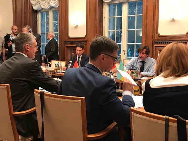 У Берліні почалися переговори в нормандському форматі на рівні заступників глав МЗС, - посол Мельник 02