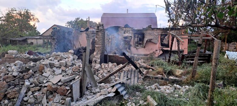 Унаслідок обстрілу Херсонщини пошкоджено житлові будинки, церкву, гуртожиток, навчальний заклад та зерносховище 04