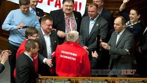 Chechetov Put on Shirt With Demand for Personal Voting. PHOTOS