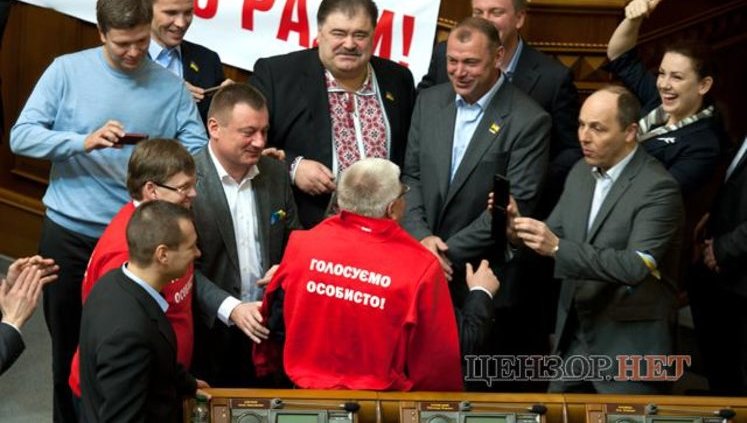 Chechetov Put on Shirt With Demand for Personal Voting. PHOTOS