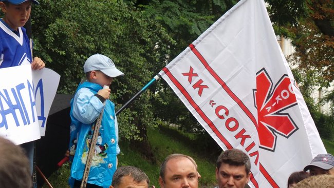 Поверніть дітям Києва хокей! - під Кабміном триває мітинг із вимогою виділити кошти на реконструкцію льодової арени Авангард у столиці 05 Поверніть дітям Києва хокей! - під Кабміном триває мітинг із вимогою виділити кошти на реконструкцію льодової арени Авангард у столиці 05