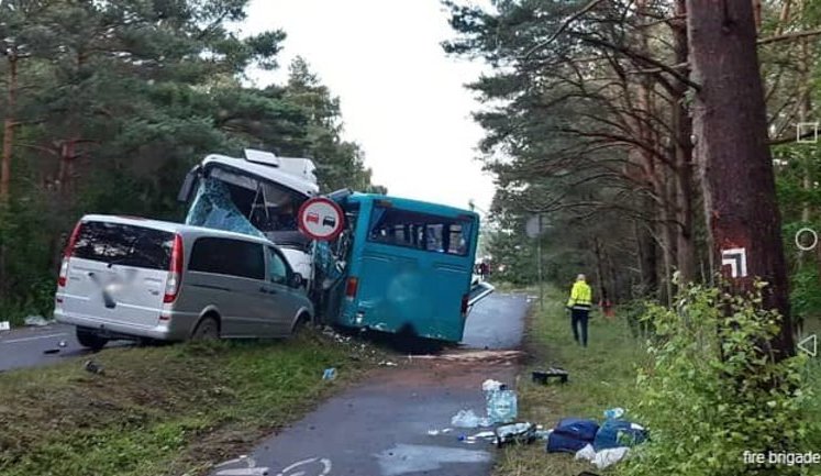 Дві українки постраждали у Польщі в ДТП за участю двох автобусів і мікроавтобуса, - МЗС