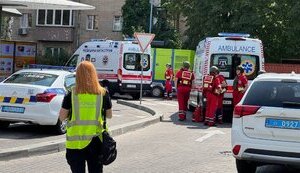 Неизвестный в Черкассах устроил стрельбу в McDonald’s: он находится с оружием в помещении. ВИДЕО