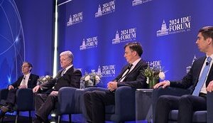 Порошенко у Вашингтоні закликав посилити Україну та не боятися Путіна