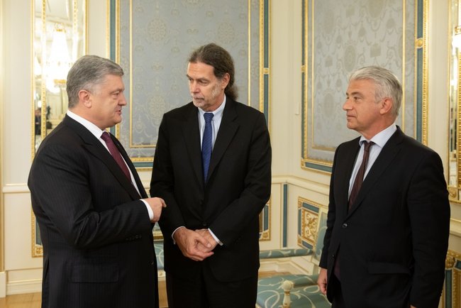 Порошенко принял делегацию государственных секретарей Германии 01