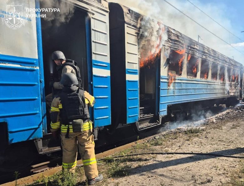 Росіяни вдарили по потягу на Харківщині: є постраждалі