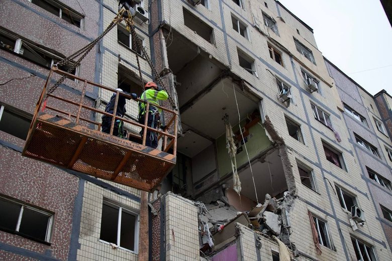 Dnipro: Russian strike on a residential building, two people missing