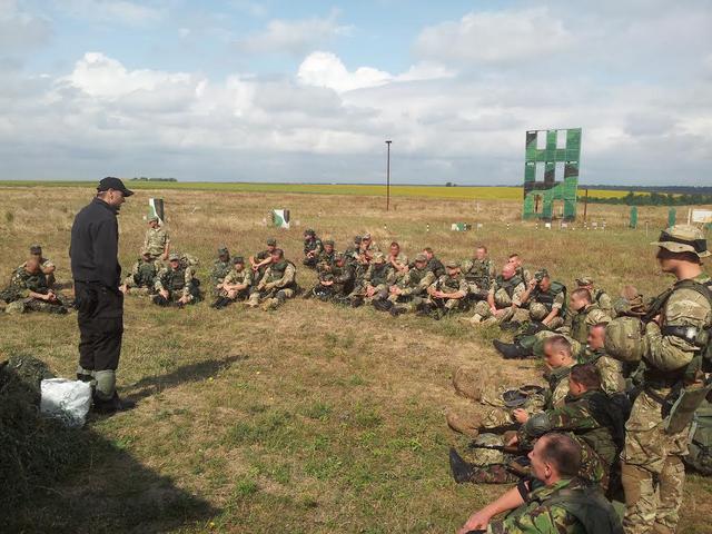 военнослужащие