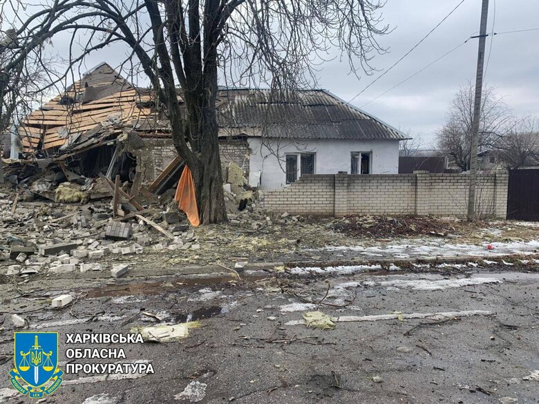 Последствия вражеского обстрела Купянска: повреждены дома, детсад, парк 02