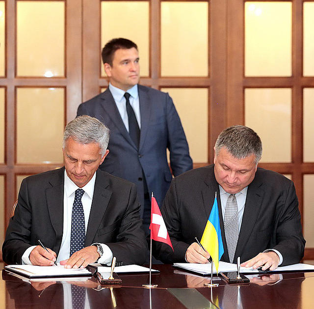 Україна і Швейцарія підписали нову угоду про реадмісію, - МВС 01