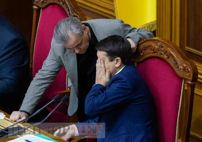 Шепчущий Тимошенко Власенко, услуга Арахамии Геращенко и веселящая газета для Голоса, - день работы ВР 4 декабря 09