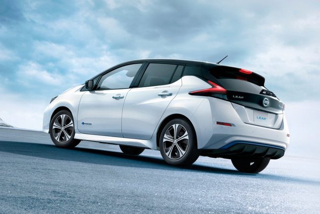 Nissan официально представил новый электромобиль Leaf 01