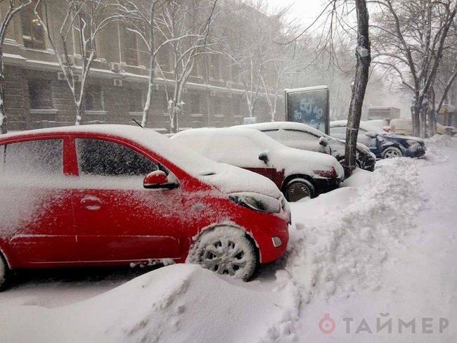 Одесу завалив сильний снігопад: рух у місті паралізовано 09