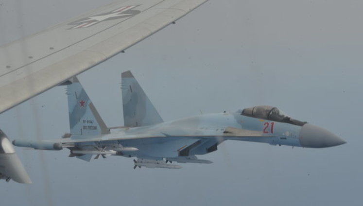 Два російські винищувачі влаштували провокацію літаку ВМС США над Середземним морем. ВІДЕО+ФОТОрепортаж