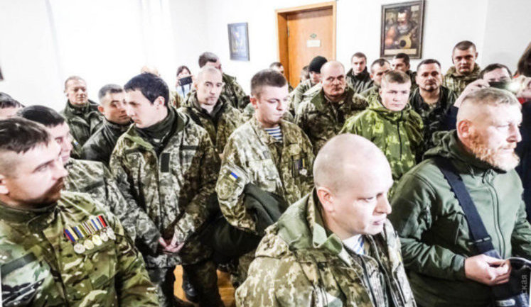 Хочемо поставити запитання Найєму, - на засідання ТСК щодо вбивства Гандзюк прийшли співробітники "Муніципальної варти", активісти обурені. ВІДЕО+ФОТО