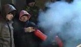 Битва за стоянку на столичных Позняках: Огнетушители, слезоточивый газ и бездеятельность милиции. ВИДЕО