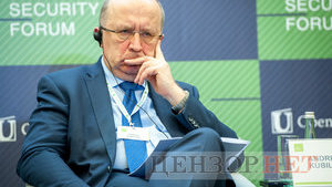 Двічі прем'єр-міністр Литви Андрюс Кубілюс: "Ми пояснюємо Заходу: Україні потрібна "big carrot", велика морквина для того, щоб вона продовжувала реформи. У Литви свого часу така "морквина" була"
