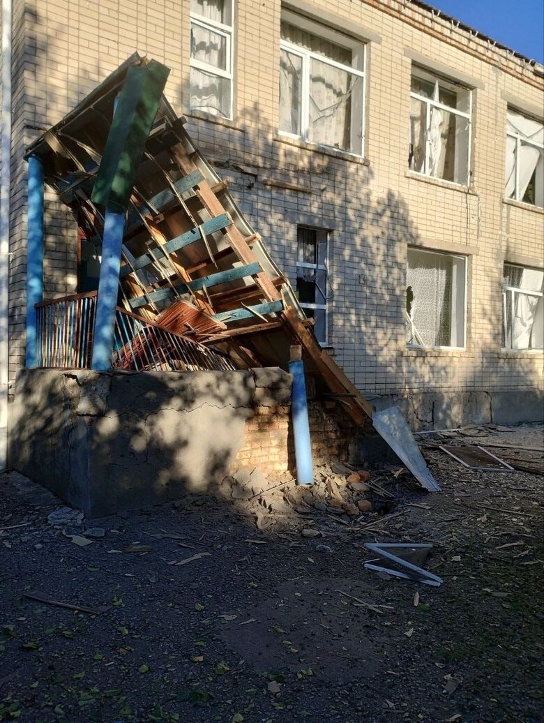 Противник обстрелял Белозерку, пострадали люди 03