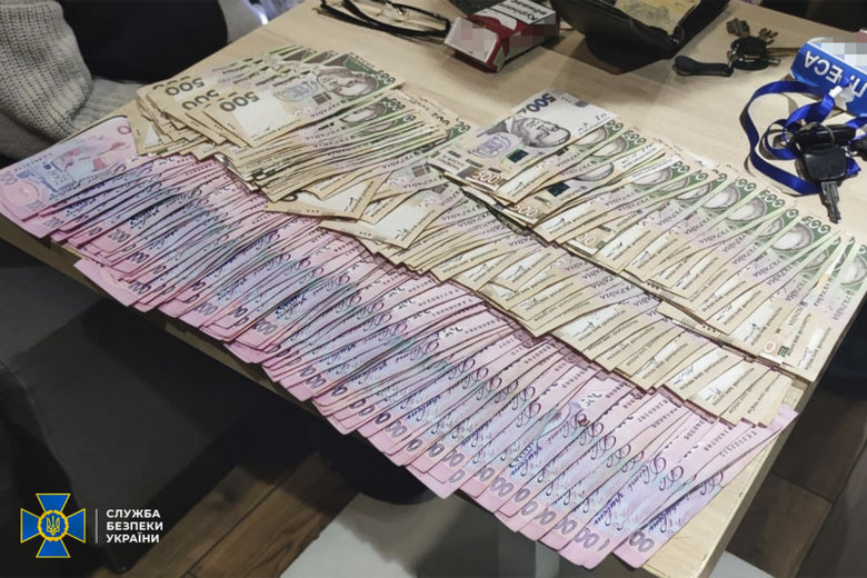 СБУ затримала банду зловмисників, які прикидалися активістами-антикорупціонерами 03