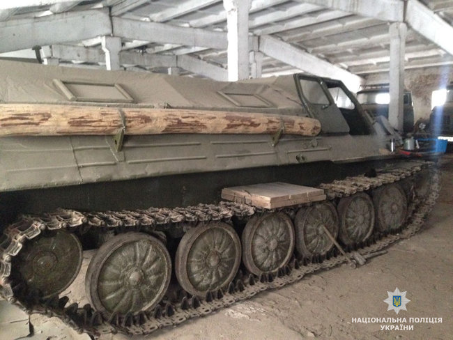Поліція Житомирщини викрила схему масштабного розкрадання військової техніки: 200 обєктів було підготовлено до продажу 09