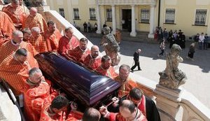 Прощання з Гузаром: 10 тис. осіб взяли участь у скорботному ході у Львові. ФОТОрепортаж+ВІДЕО