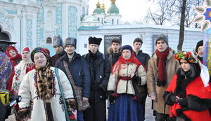 Сообщество "Киевская Коляда" отметило Рождество по григорианскому календарю на Софийской площади Киева. ВИДЕО+ФОТОрепортаж