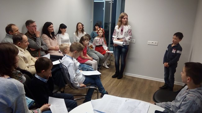 Преподаватель из Тернополя открыл в Польше украинскую школу 04