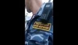 "Та мені нах#й твій президент не впав! Я зараз в’#бу тебе нах#й, і мені нічого за це не буде", - росгвардієць побив промоутера біля Кремля. ВIДЕО