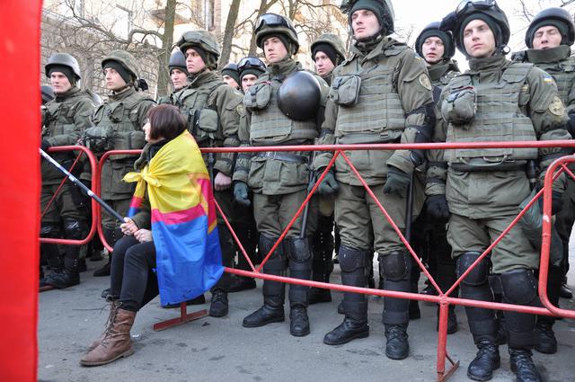 Donbas blockade supporters put up tent near Presidential Administration 15