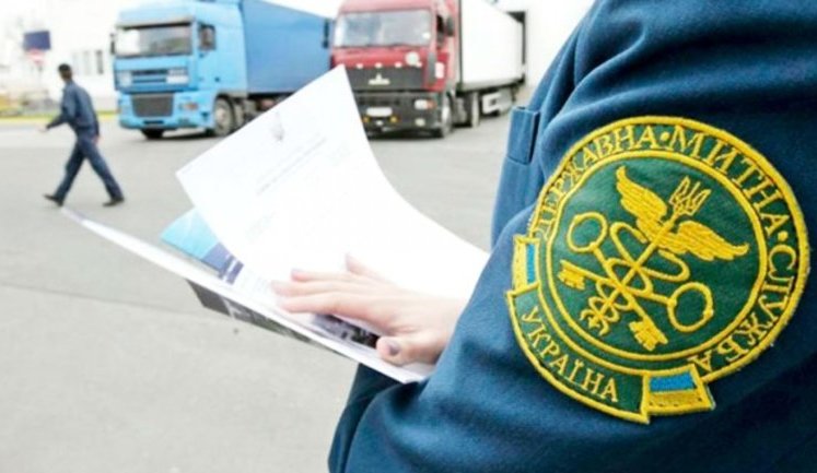 Українські митники на західному кордоні вимагають хабарі, - волонтери