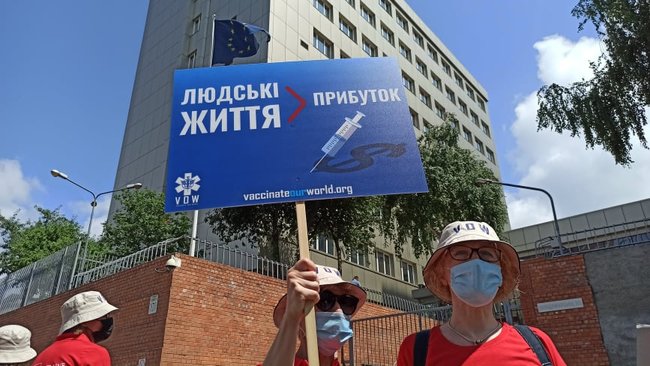 Патенти вбивають: у центрі Києва відбувся марш на підтримку вакцинації від COVID-19 15