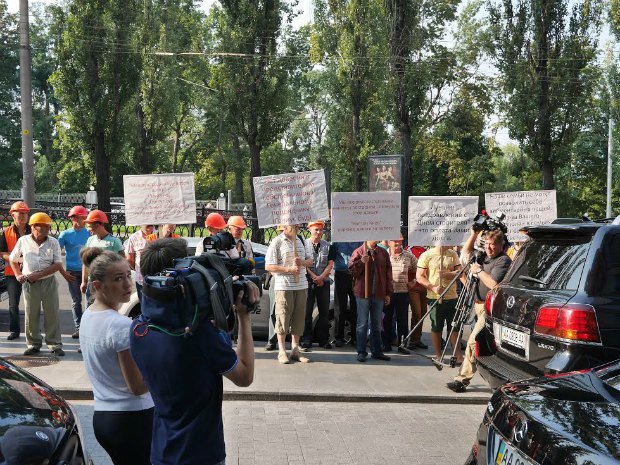 протест хилтон