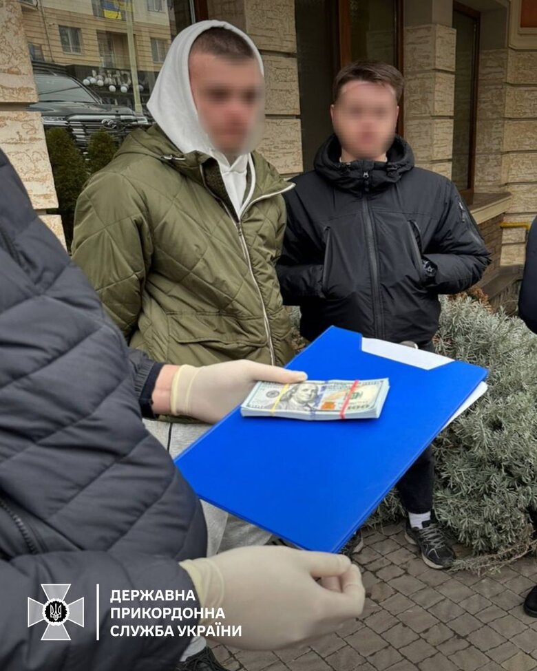 Прикордонник за 6 тисяч доларів допомагав військовозобов'язаним виїхати в Угорщину
