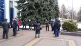 Влада Рівненщини розглядає питання про введення "червоної" зони в області. Під ОДА вже зібралися підприємці. ФОТО