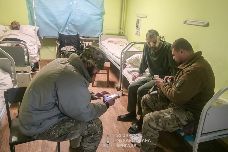 Бойцы 33 ОМБр, которые отражали атаки россиян, добрались до стабпункта