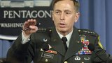 Путін - "найбільший подарунок для НАТО", - екс-глава ЦРУ Петреус
