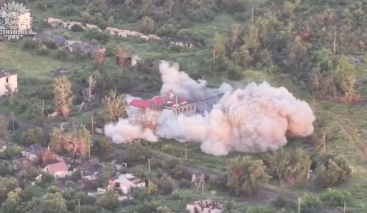 Air Force pilots destroyed base of Russian UAV operators in air strike. VIDEO
