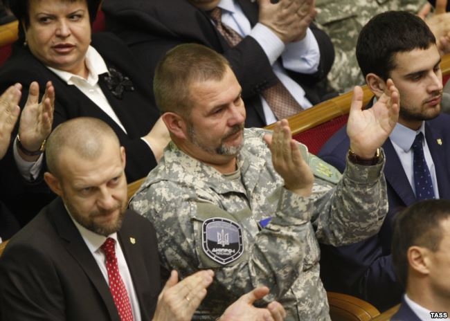 Нові факти про Іловайський котел у книзі-розслідуванні Романа Зіненка Війна, якої не було 05