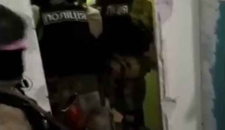 КОРД задержал пьяного одессита, стрелявшего из окна по пожилым людям. ВИДЕО
