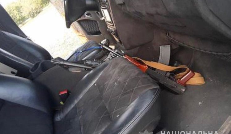 Рецидивіст у Кривому Розі травмував автомобілем поліцейського і врізався в дерево. ФОТО